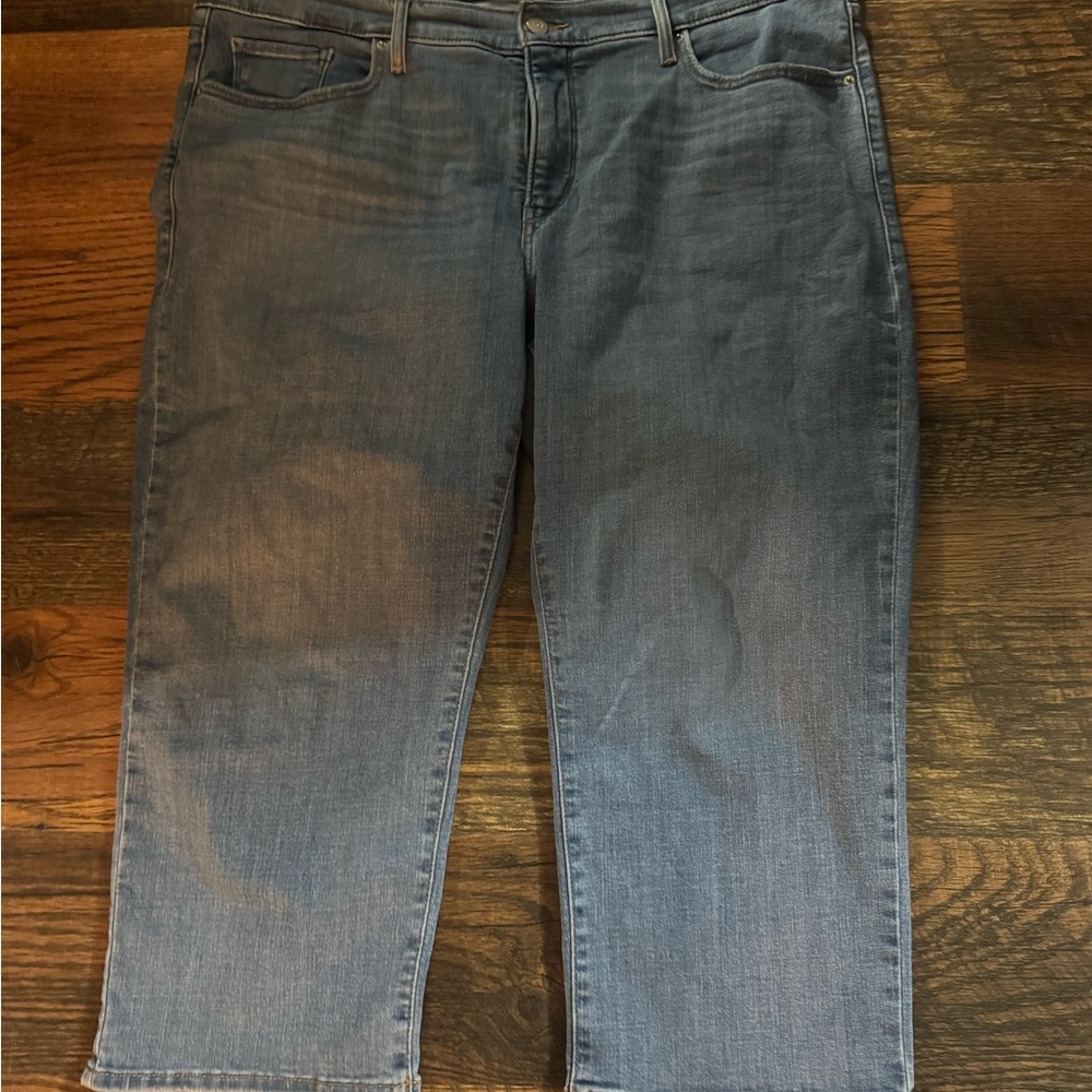 Levi's Women's Capri Jeans in Light Blue